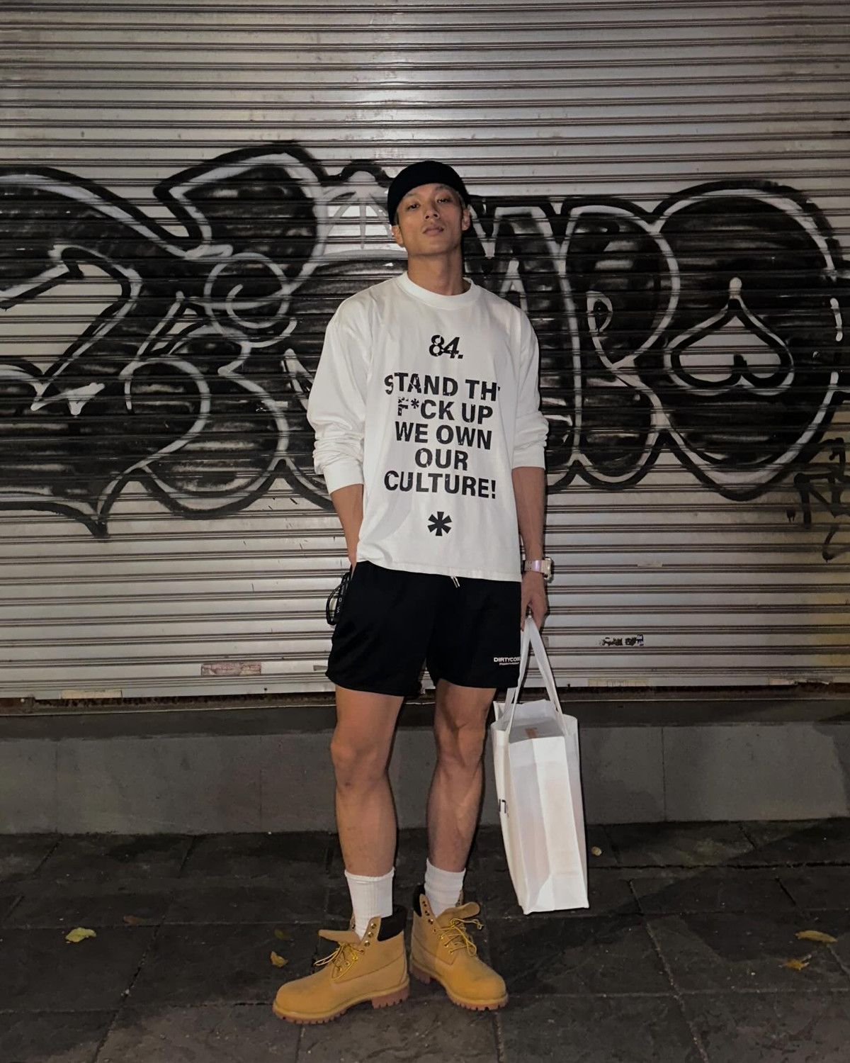 Không chỉ có ngoại hình sáng, Hưng Nguyễn còn có gu thời trang cực đỉnh. Anh có thể cân nhiều phong cách từ quý ông, lịch lãm đến trẻ trung, năng động. (Ảnh: FBNV)