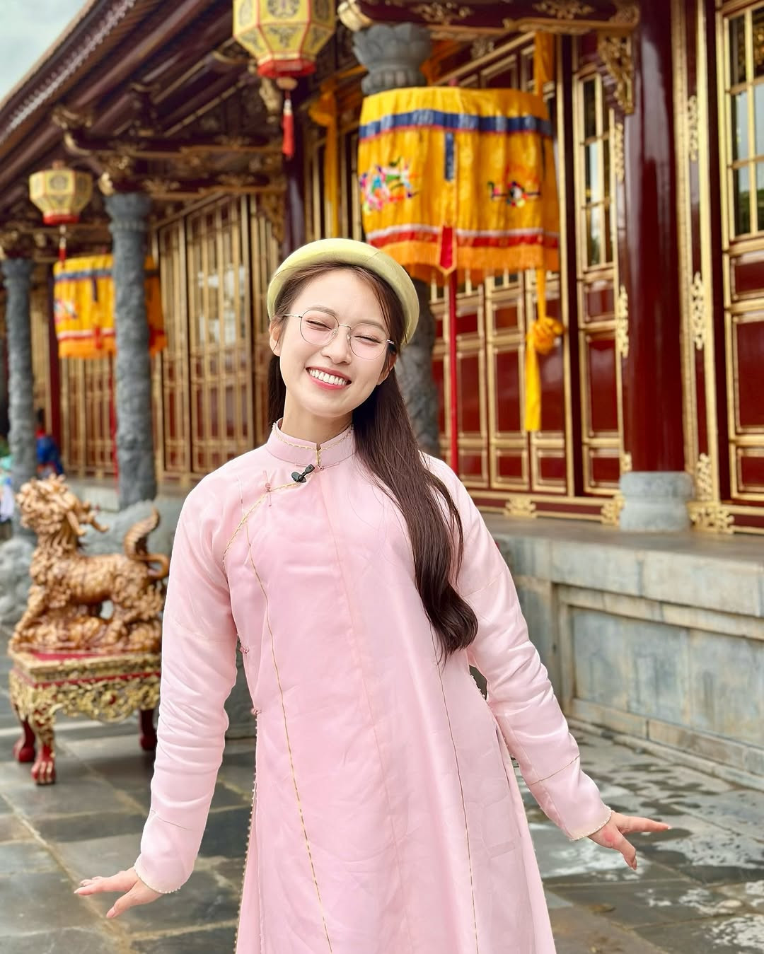 Nụ cười tươi và năng lượng tích cực là dấu ấn đặc biệt khiến nhiều người nhớ tới Khánh Vy.