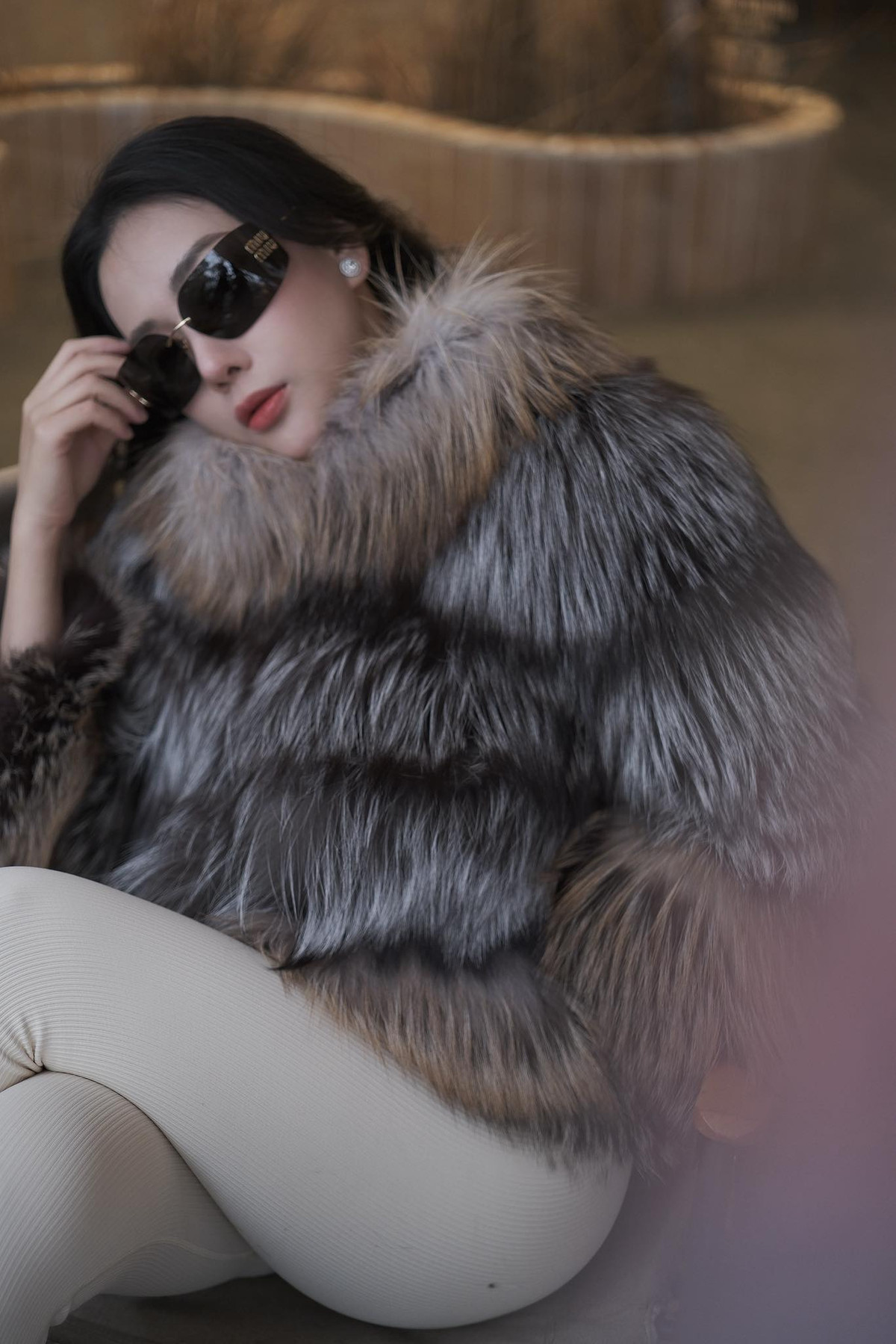 Chăm chút cho con cái và gia đình là vậy, thỉnh thoảng nữ diễn viên cũng "trốn con" để có đôi phút thảnh thơi. Mới đây, Phương Oanh vừa chia sẻ loạt ảnh đi cafe đầu tuần, cô tiết lộ đây là thời gian hiếm hoi có thể tranh thủ "trốn con" để ra ngoài, dành thời gian cho bản thân.