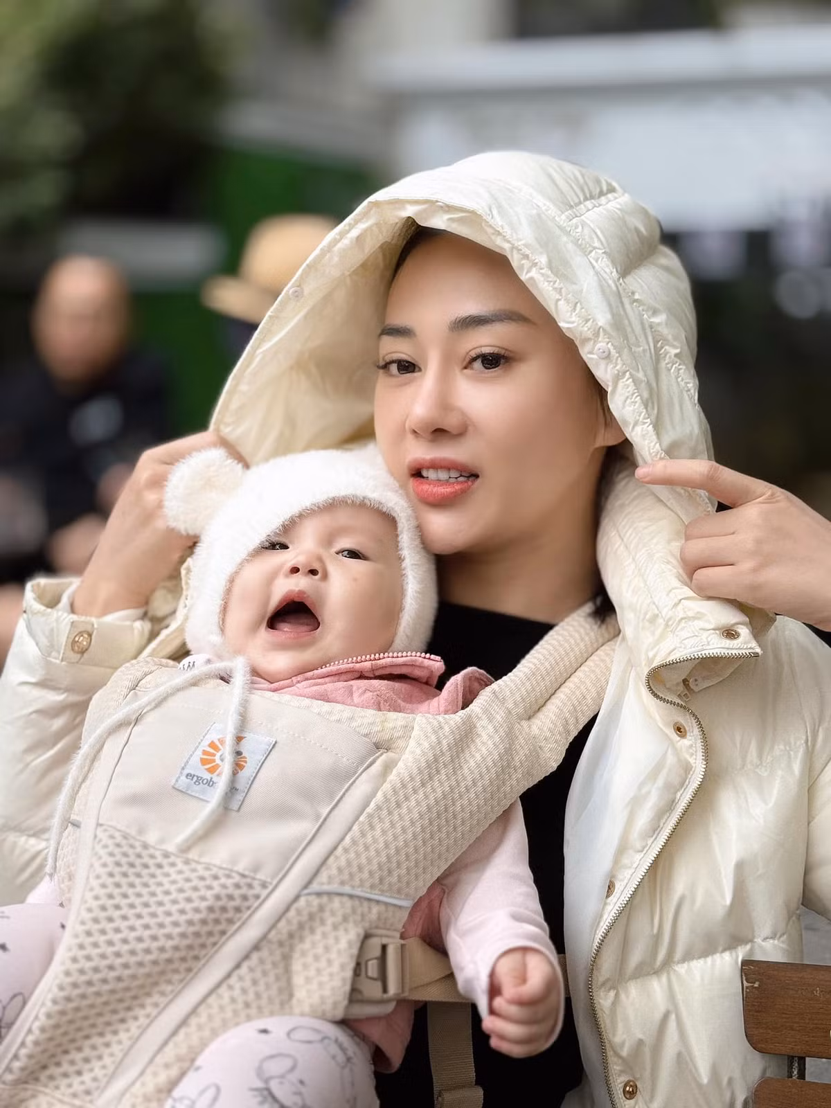 Thời gian gần đây, sau khi sinh con được một thời gian, Phương Oanh đã bắt đầu quay lại với một số dự án phim cũng như tham gia một số sự kiện khác nhau.