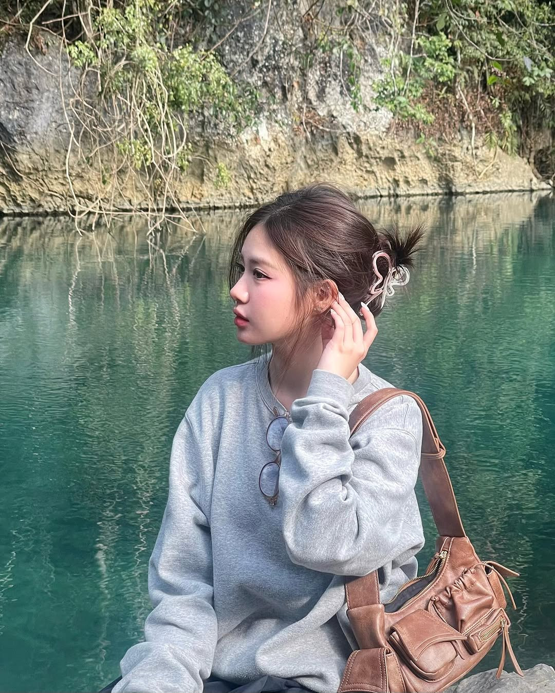 Ở phần bình luận, rất nhiều người bày tỏ xuýt xoa trước nhan sắc của cô nàng: "Tiên nữ là có thật", "mộng mơ quá đi", "xinh quá tình yêu ơi".