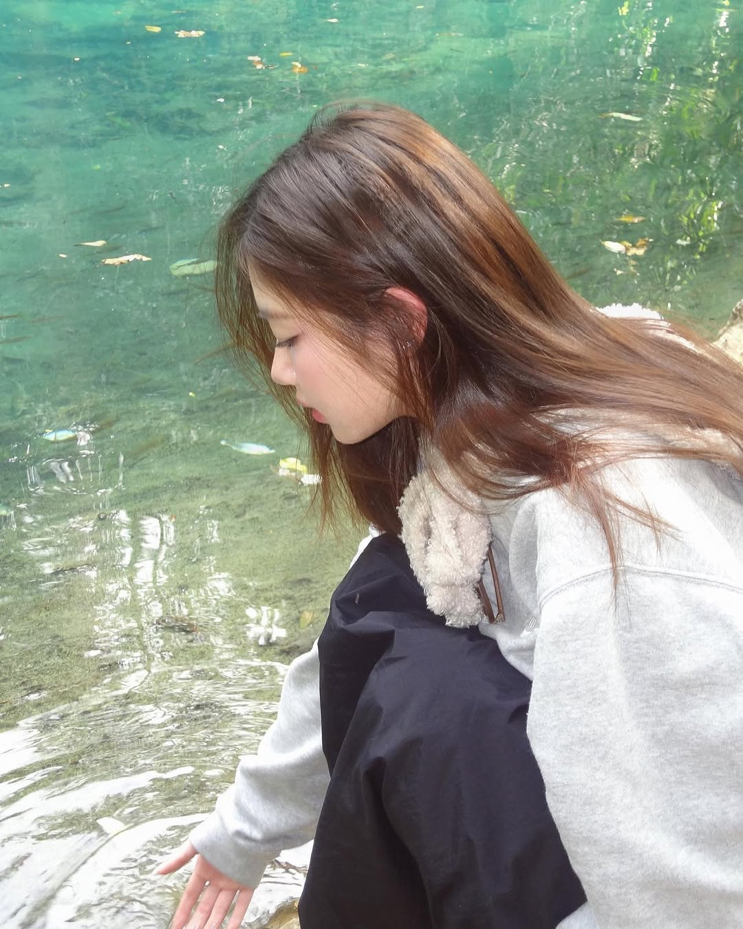 Trong loạt ảnh, cô bạn cũng không hề cố gắng tạo dáng mà chỉ đơn thuần ghi lại những khoảnh khắc thả mình vào không gian thiên nhiên.