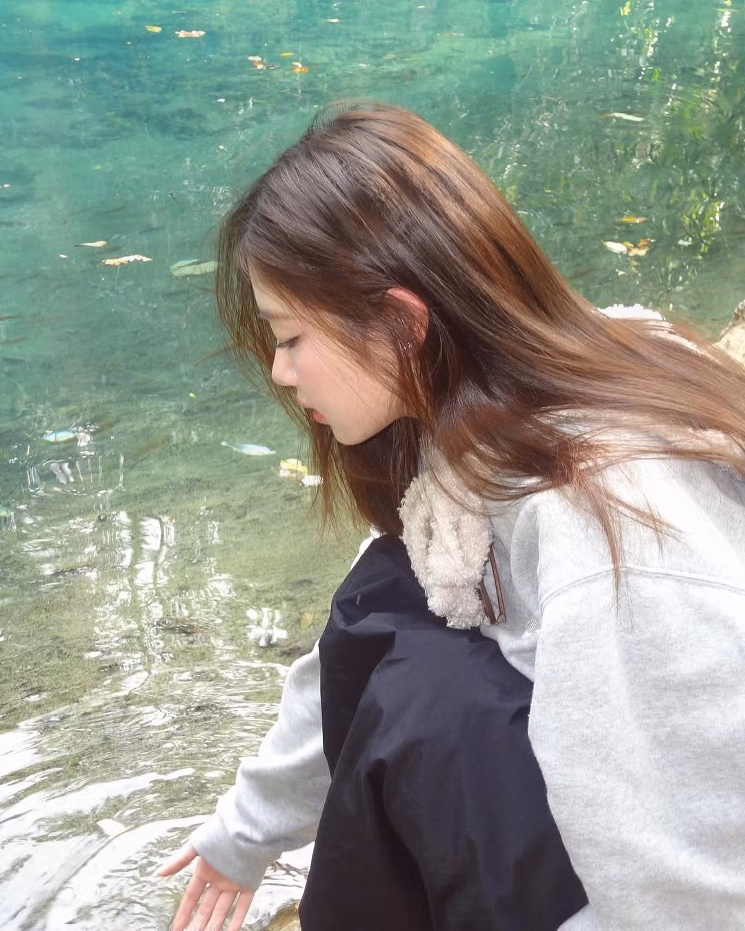 Trong loạt ảnh, cô bạn cũng không hề cố gắng tạo dáng mà chỉ đơn thuần ghi lại những khoảnh khắc thả mình vào không gian thiên nhiên.