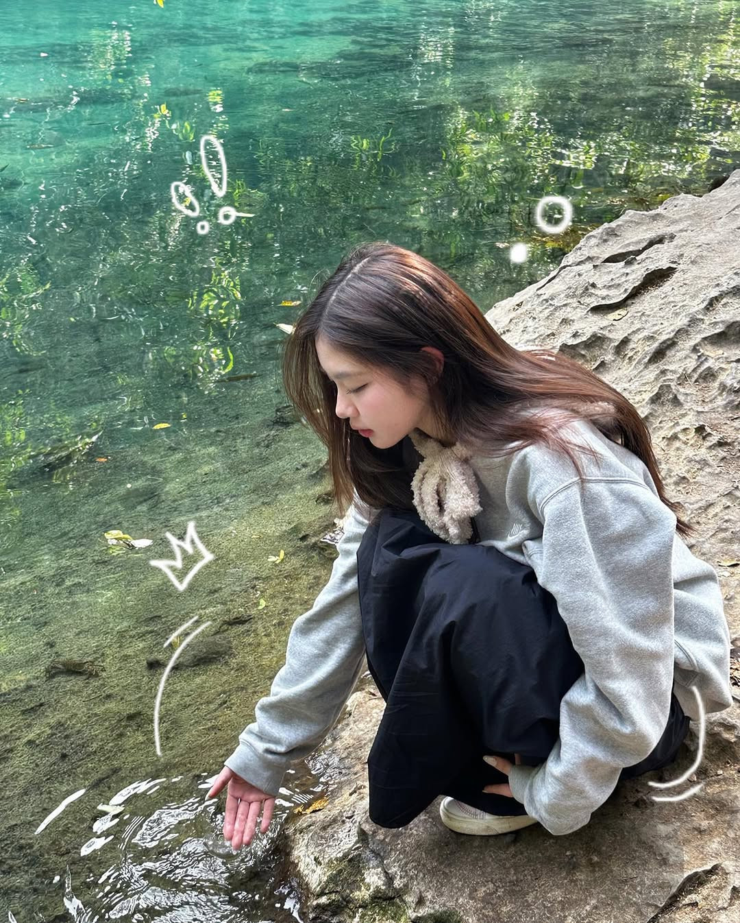 Đăng tải kèm hình ảnh, Vũ Nguyệt viết: "Wonderland quê iem".