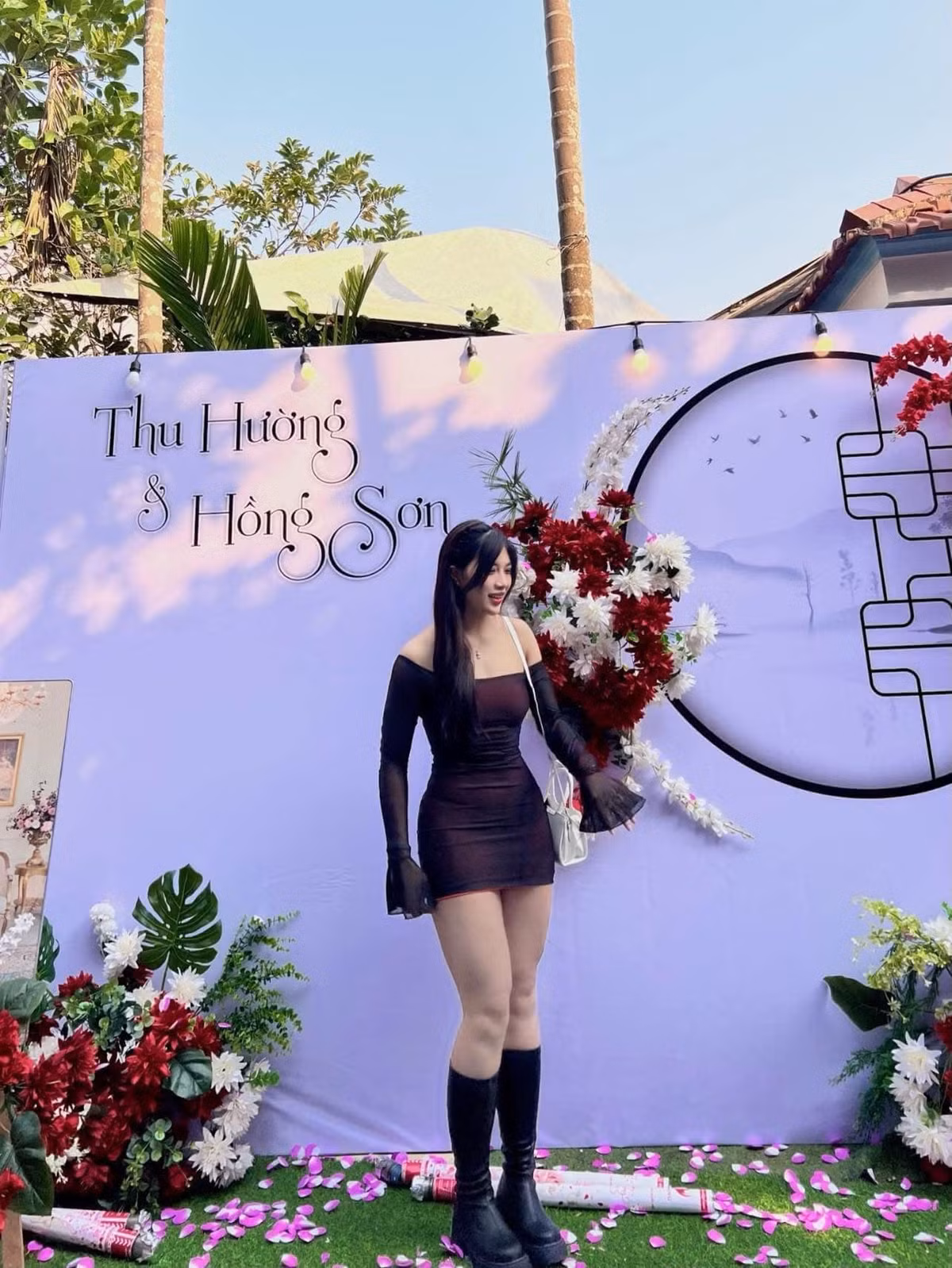 Đời thường, Anh Thơ cũng nữ tính như nhiều cô nàng khác.