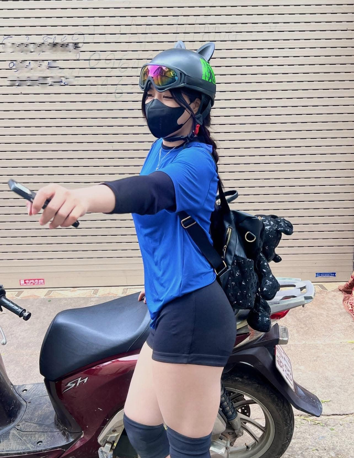 Cô nàng sở hữu phong cách thời trang năng động, trẻ trung.