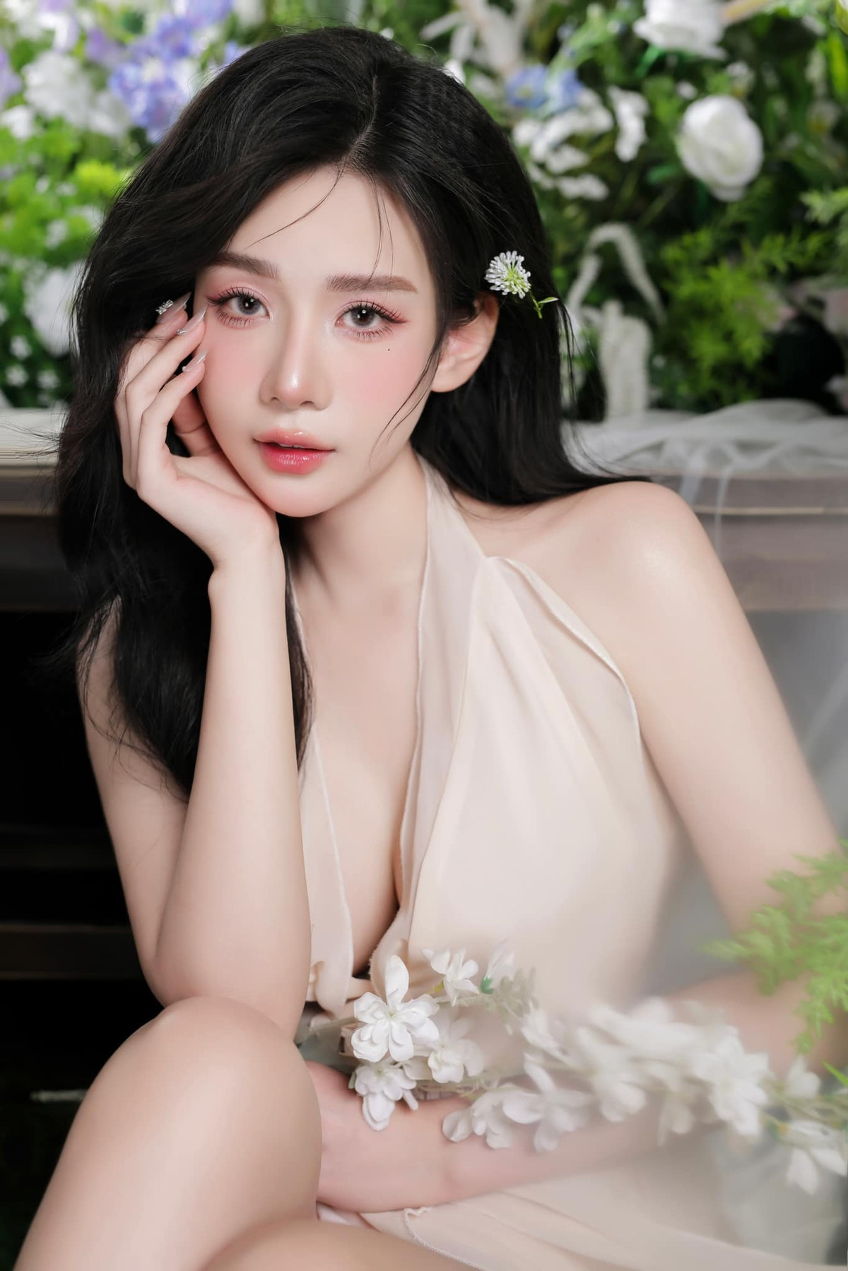 Sở hữu gương mặt với nét ngây thơ, trong trẻo, Huyền Trang lại sở hữu thân hình vô cùng nóng bỏng.