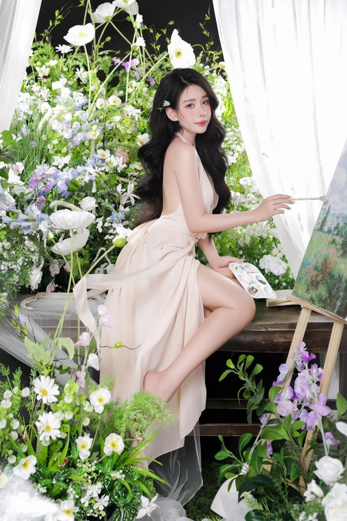 Trên trang cá nhân, cô nàng thường đăng tải những khoảnh khắc đời thường khiến người theo dõi không thể rời mắt.