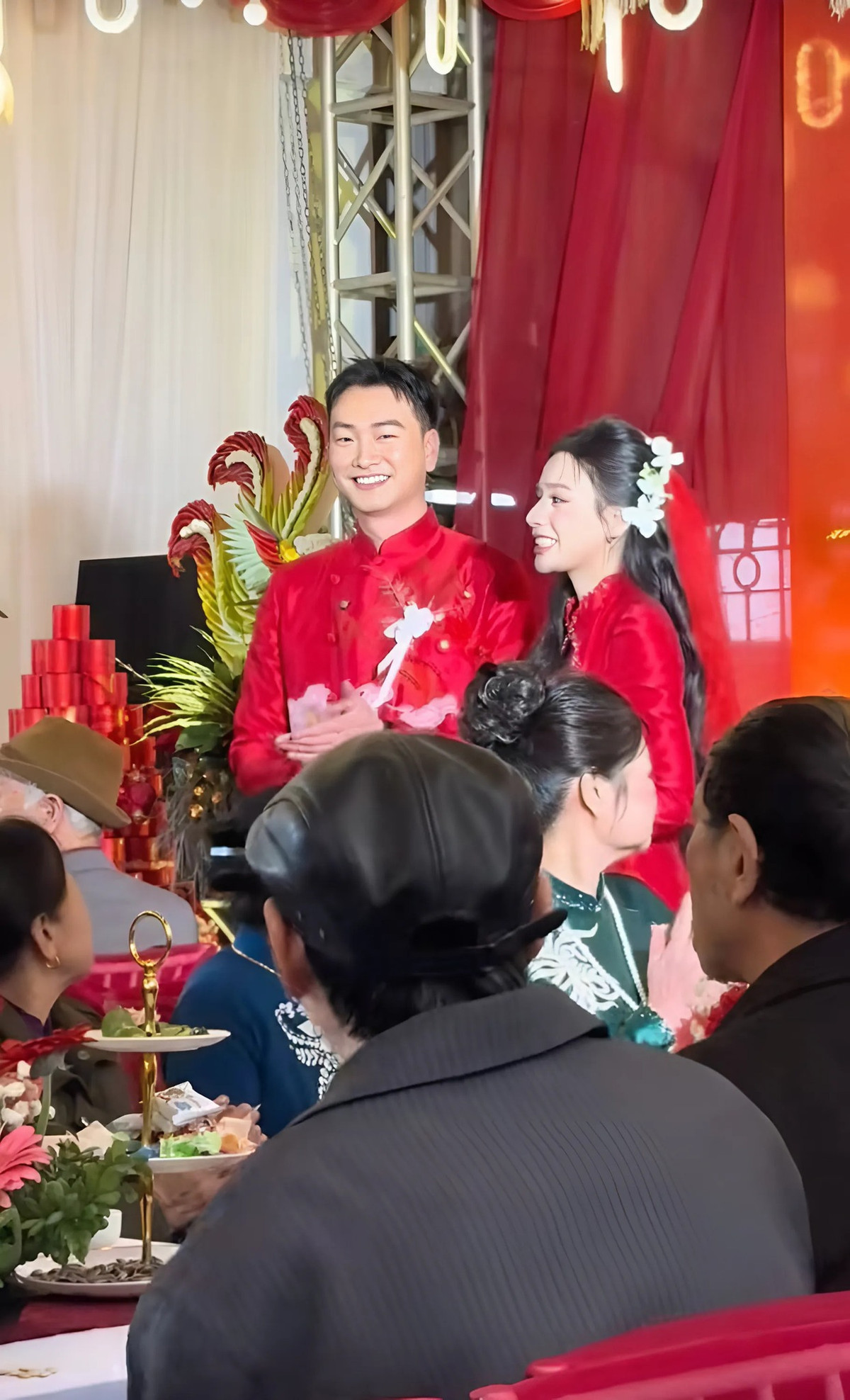 Cô nàng gây ấn tượng bởi vẻ ngoài chuấn hot girl với gương mặt nhỏ mắt, đôi mắt to tròn và làn da trắng như bông bưởi.