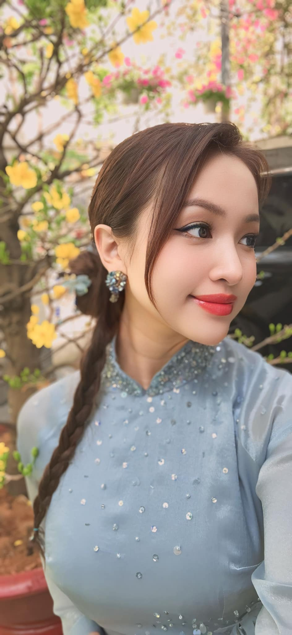 Đầu xuân Ất Tỵ 2025, Vân Hugo và ông xã Hùng Cường đón Tết Nguyên đán bên gia đình.