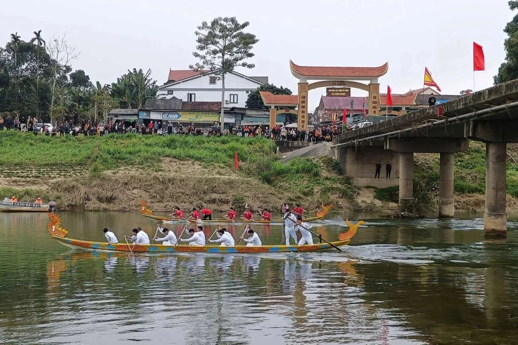 Lễ hội đua thuyền trên sông Ngàn Phố ở huyện Hương Sơn, Hà Tĩnh có từ lâu đời, gắn với nét đẹp văn hóa của người dân vùng sông nước. (Ảnh: Truyền thông Hương Sơn).