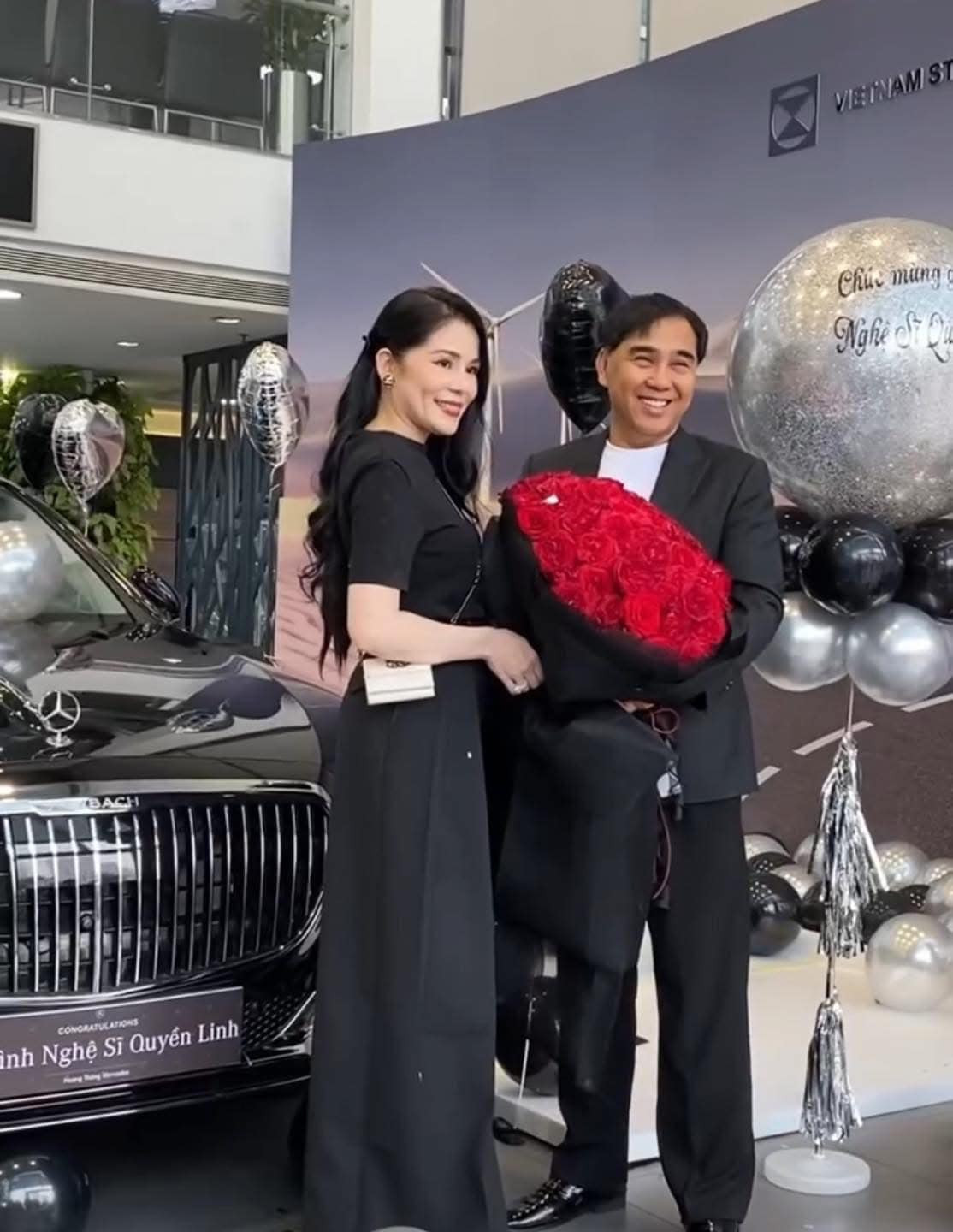 Tuy nhiên, không rõ đây là phần thường của MC Quyền Linh dành cho con gái hay Lọ Lem tự tặng bản thân.