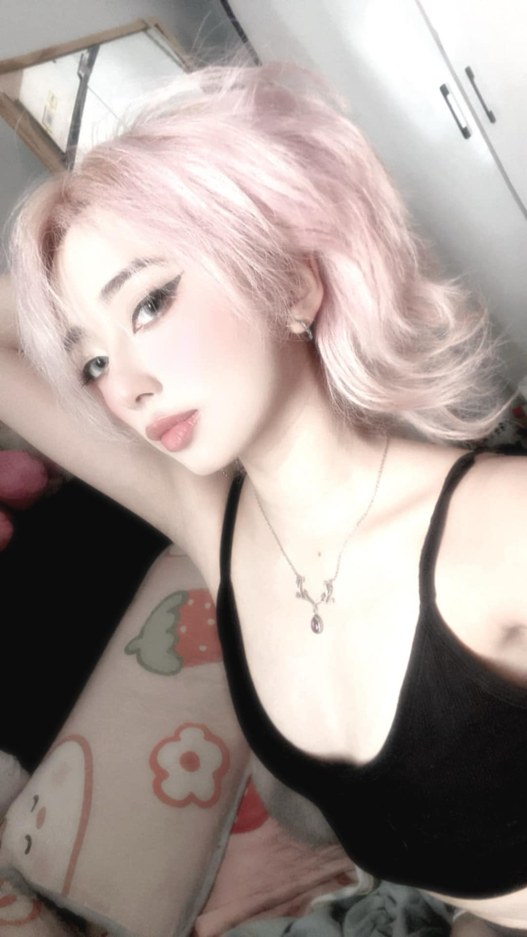 Đối với cộng đồng LMHT Việt, cái tên Mercury Nguyễn có lẽ không còn quá xa lạ khi cô được mệnh danh "nữ trọng tài quyến rũ nhất LMHT Việt".