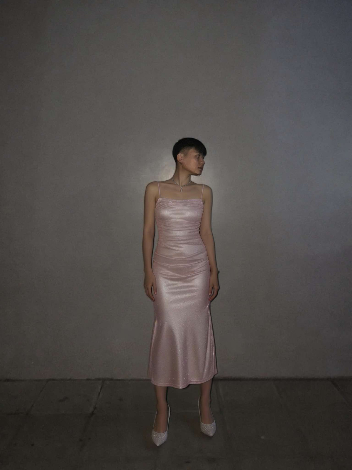 Ngoài thay đồ, ứng dụng còn có khả năng cân bằng ánh sáng sao cho phù hợp với từng hoàn cảnh.