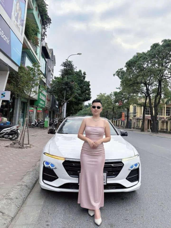 Không chỉ thay đồ, ứng dụng còn tự động đổi dáng cho chủ thể sao cho phù hợp.