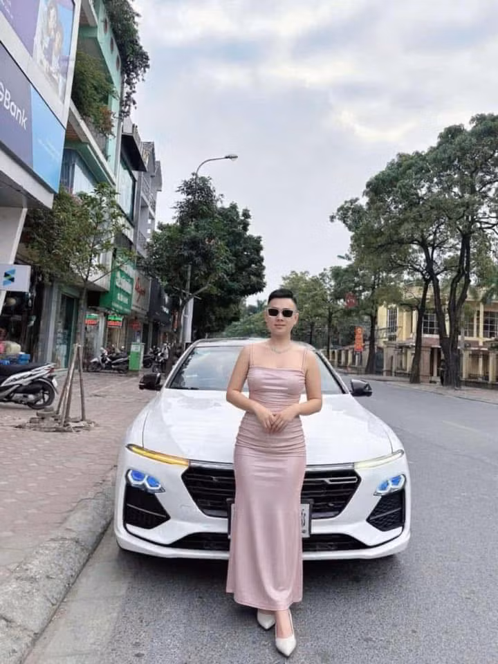 Không chỉ thay đồ, ứng dụng còn tự động đổi dáng cho chủ thể sao cho phù hợp.