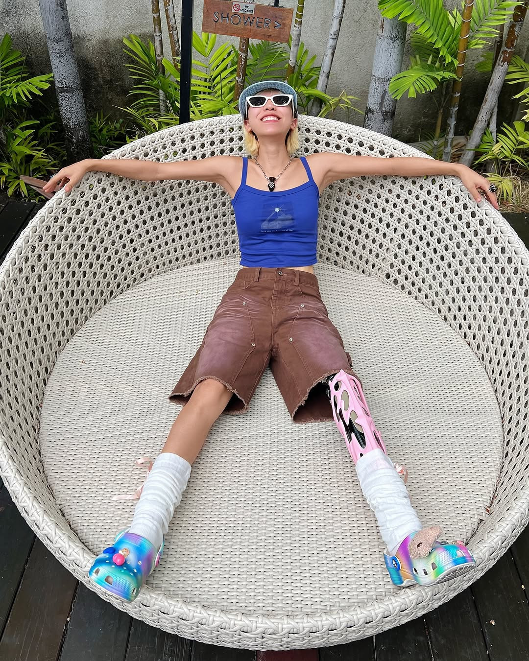 Với chiều cao nổi bật và gương mặt xinh đẹp, Xiao Yang đã lấn sân sang lĩnh vực người mẫu. Ban đầu, cô gặp không ít khó khăn khi tìm kiếm cơ hội.