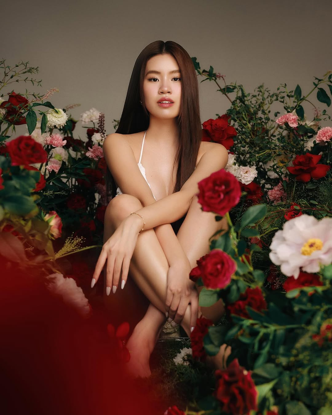 Pháo tên thật Nguyễn Diệu Huyền, sinh năm 2003, trước đây cô nàng gắn với hình ảnh mái tóc dài, cá tính nhưng vẫn có sự mềm mại đầy nữ tính.