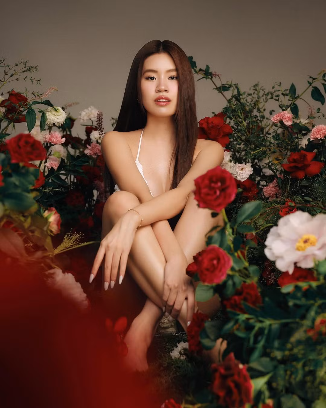 Pháo tên thật Nguyễn Diệu Huyền, sinh năm 2003, trước đây cô nàng gắn với hình ảnh mái tóc dài, cá tính nhưng vẫn có sự mềm mại đầy nữ tính.