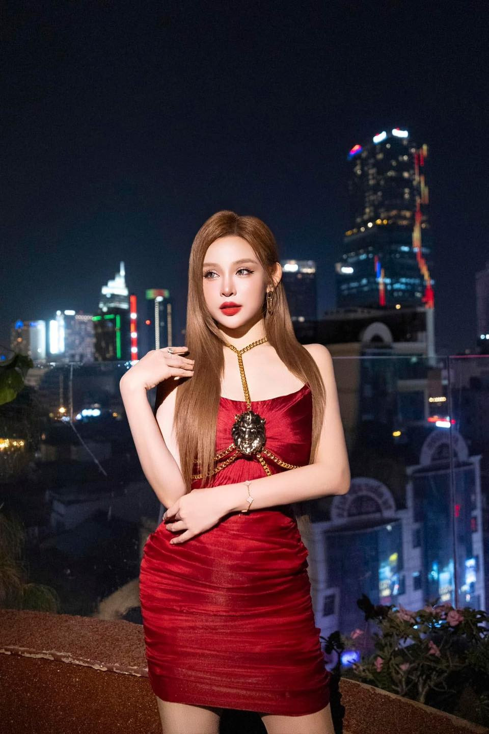 Huyền Baby sở hữu tủ đồ hiệu đến từ những thương hiệu xa xỉ có giá trị hàng chục, thậm chí hàng trăm triệu đồng.