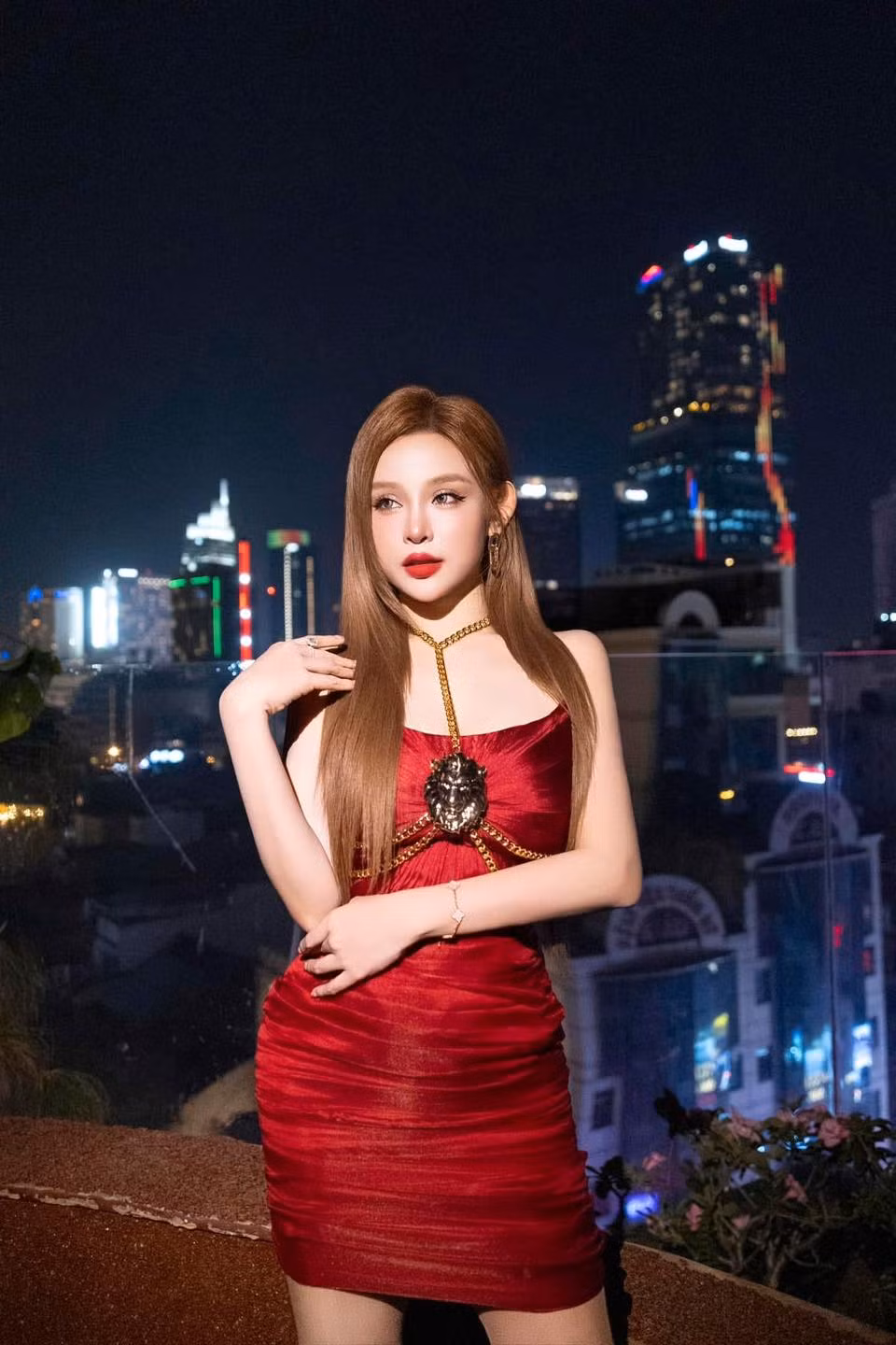 Huyền Baby sở hữu tủ đồ hiệu đến từ những thương hiệu xa xỉ có giá trị hàng chục, thậm chí hàng trăm triệu đồng.