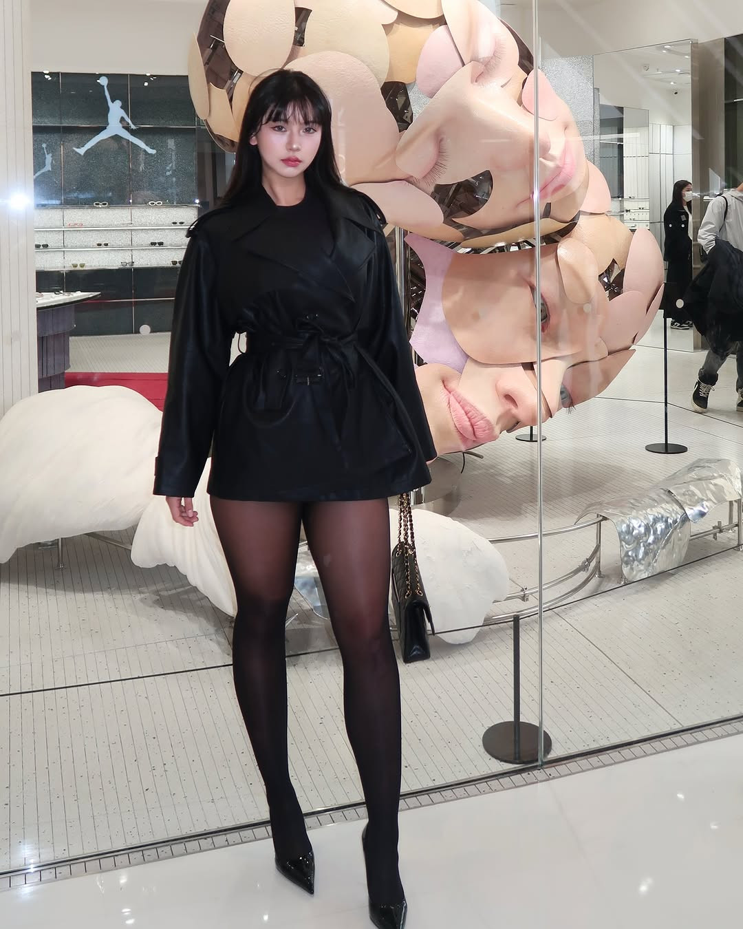 Mỗi hình ảnh được cô nàng đăng tải lên trang cá nhân đều nhận được hàng chục nghìn lượt yêu thích cùng rất nhiều bình luận xuýt xoa về nhan sắc và vóc dáng.