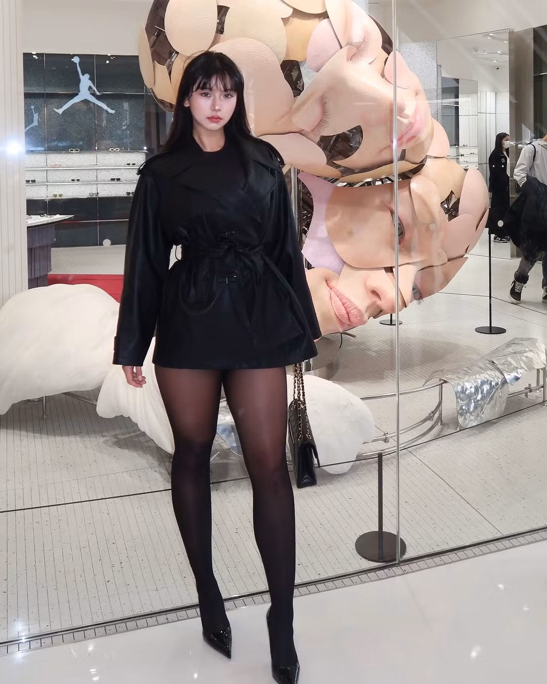 Mỗi hình ảnh được cô nàng đăng tải lên trang cá nhân đều nhận được hàng chục nghìn lượt yêu thích cùng rất nhiều bình luận xuýt xoa về nhan sắc và vóc dáng.