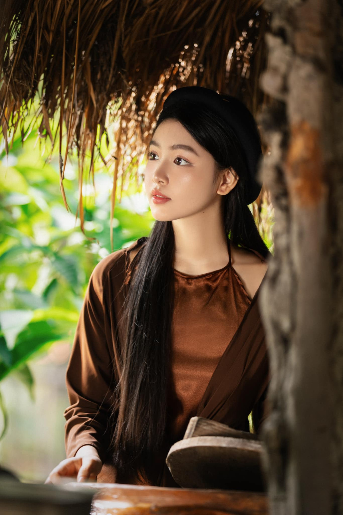 Cô nàng được yêu mến bởi vẻ ngoài xinh đẹp cùng lối nói chuyện duyên dáng lễ phép. Không chỉ vậy, Lọ Lem cũng được biết đến với thành tích học tập khủng khiến nhiều người ngưỡng mộ.