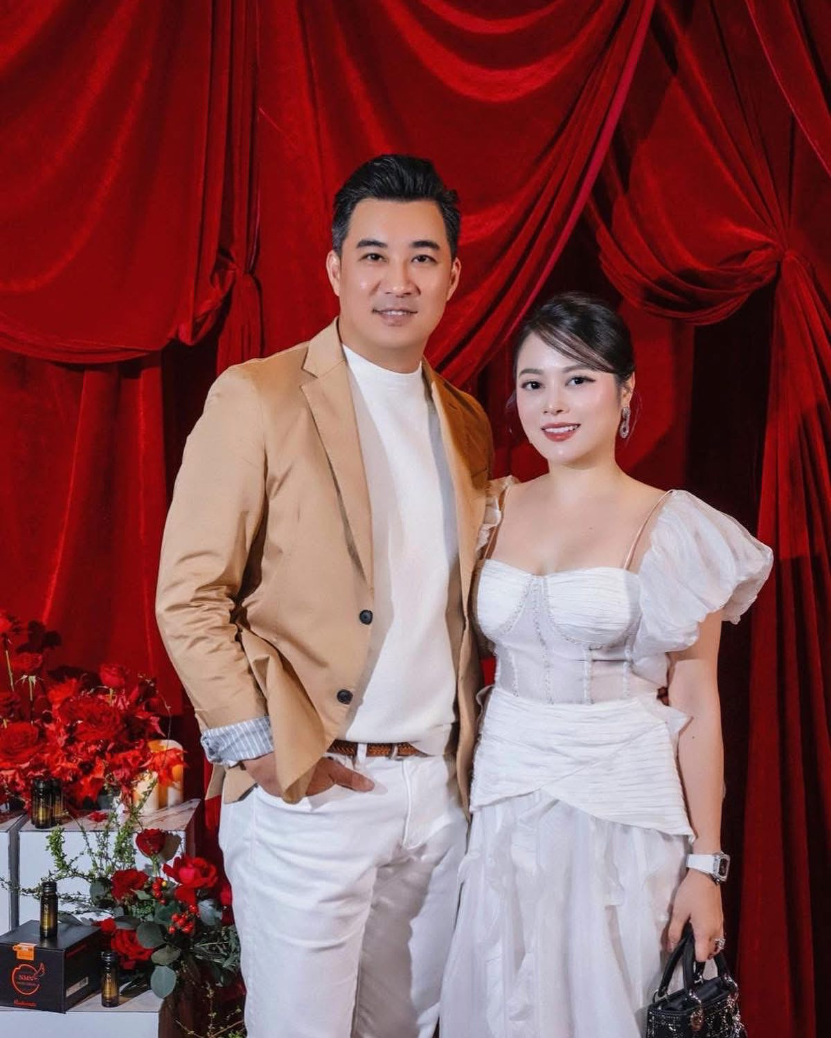 Là mẫu người phụ nữ xinh đẹp, tài giỏi lại chăm con khéo, Hằng Túi nhiều năm liền được chị em bỉm sữa khen ngợi và gọi với danh xưng hotmom của 6 em bé đáng yêu.