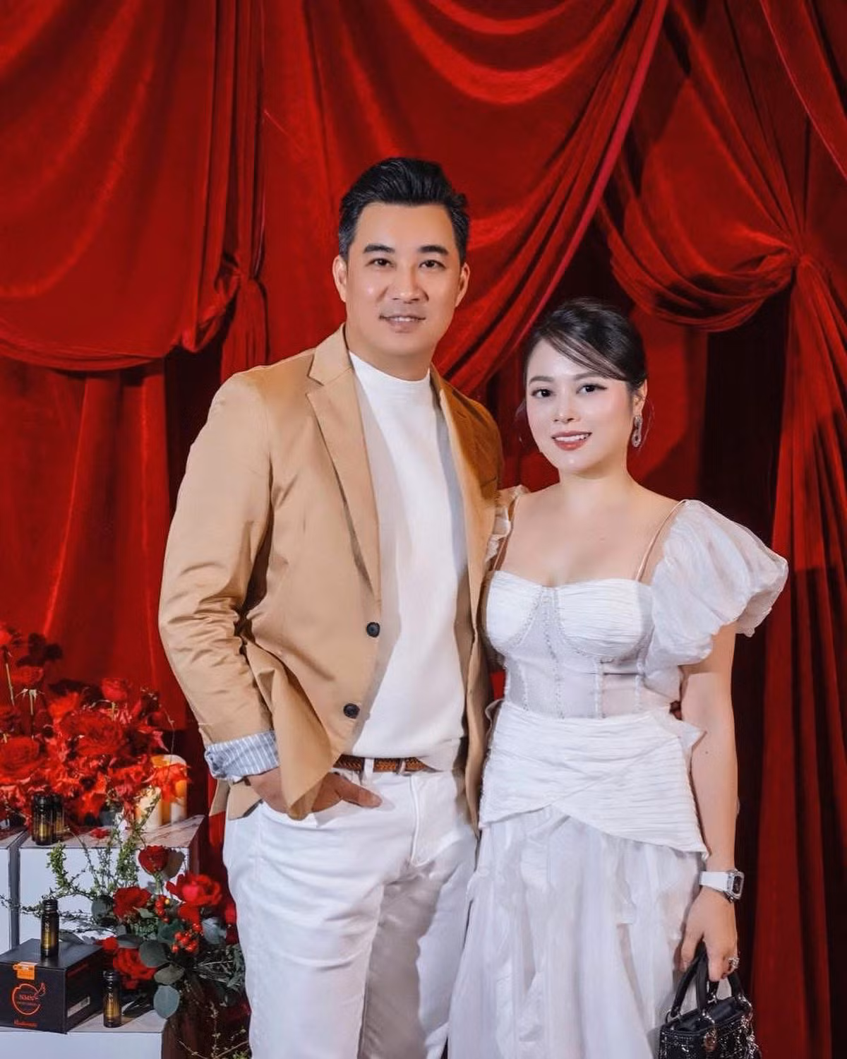 Là mẫu người phụ nữ xinh đẹp, tài giỏi lại chăm con khéo, Hằng Túi nhiều năm liền được chị em bỉm sữa khen ngợi và gọi với danh xưng hotmom của 6 em bé đáng yêu.