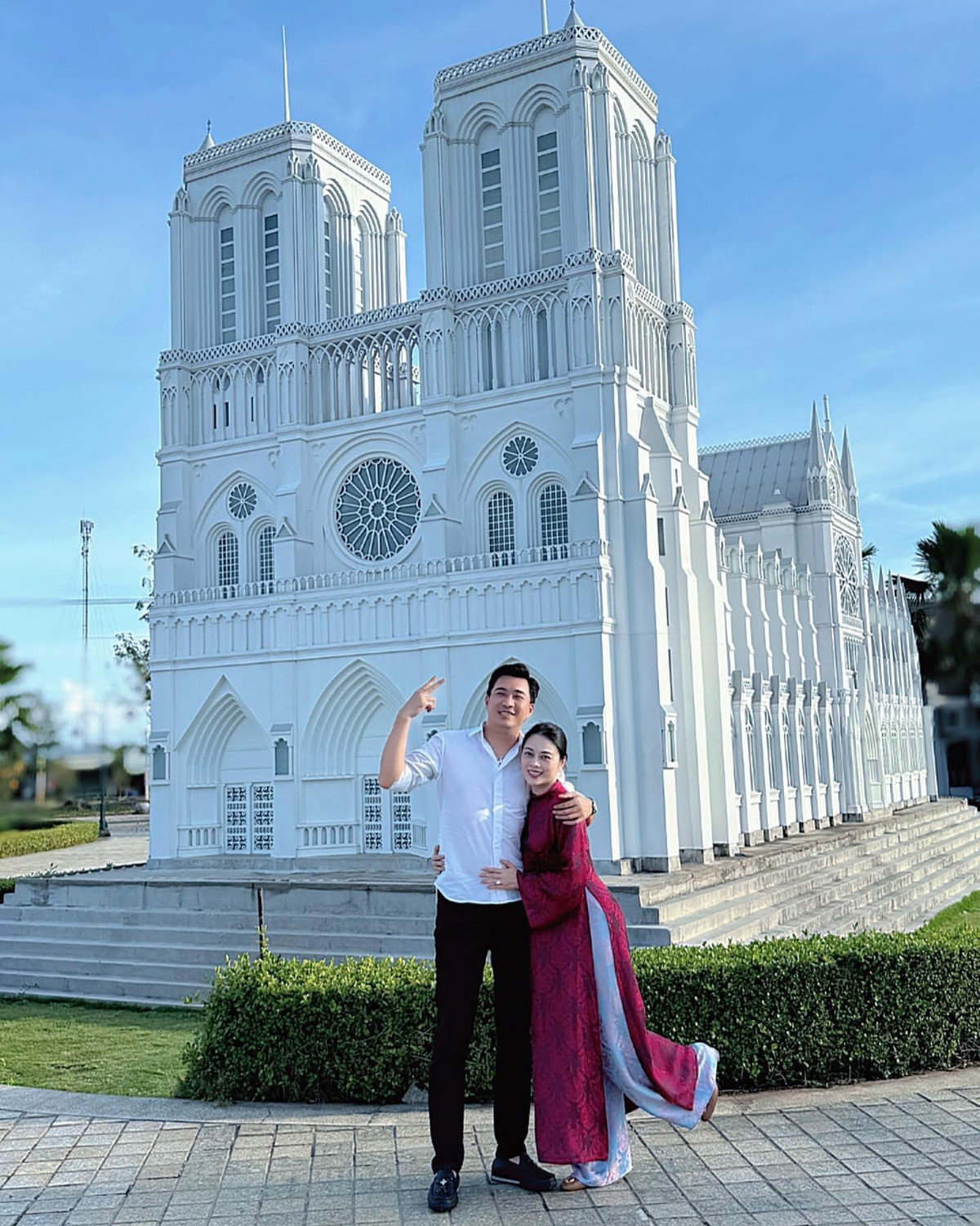 Sau 2 lần đổ vỡ hôn nhân, cô đang sống êm ấm bên người chồng thứ 3 là Trần Thái Duy cùng 6 người con.