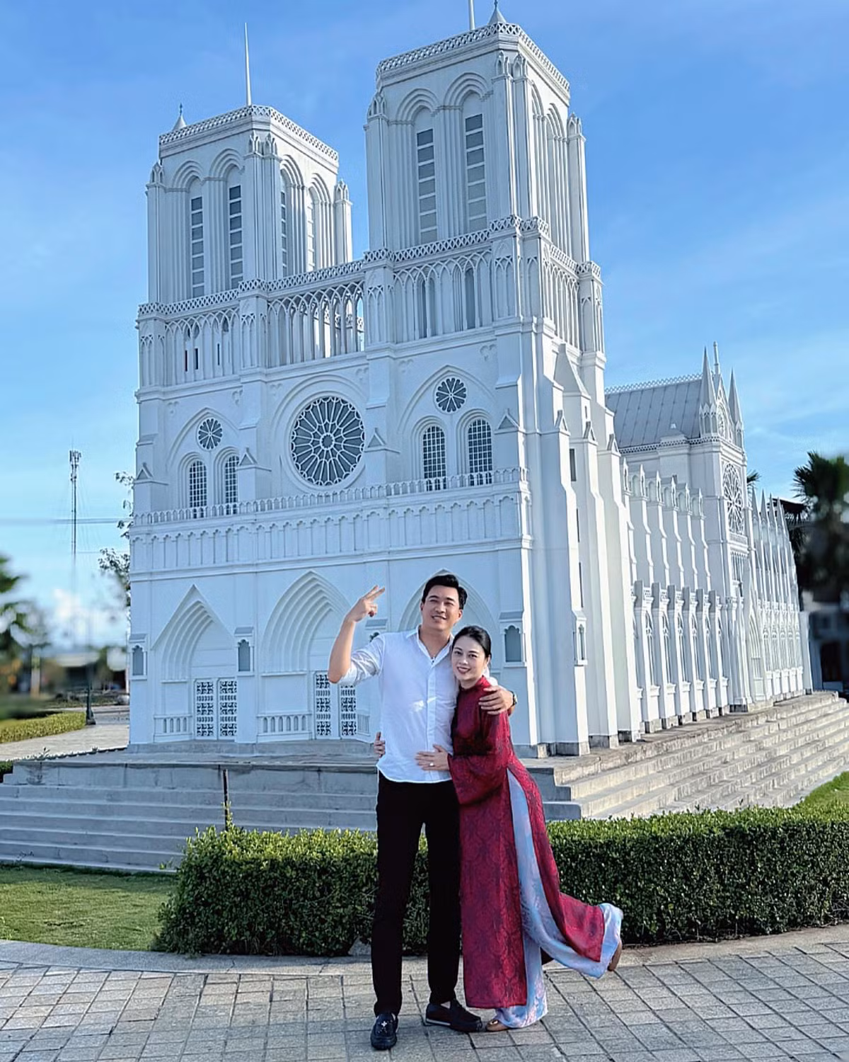 Sau 2 lần đổ vỡ hôn nhân, cô đang sống êm ấm bên người chồng thứ 3 là Trần Thái Duy cùng 6 người con.