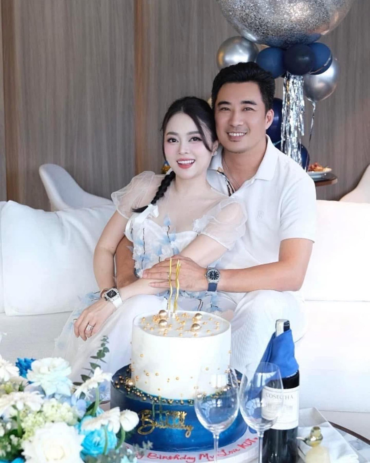 Trước khi kết hôn với người chồng thứ 3 - doanh nhân giàu có Trần Thái Duy, bản thân Hằng túi có tiềm lực tài chính vững chắc. Cô từng khiến cộng đồng xôn xao về độ giàu có khi sớm sở hữu căn biệt thự xa hoa ở Long Biên.