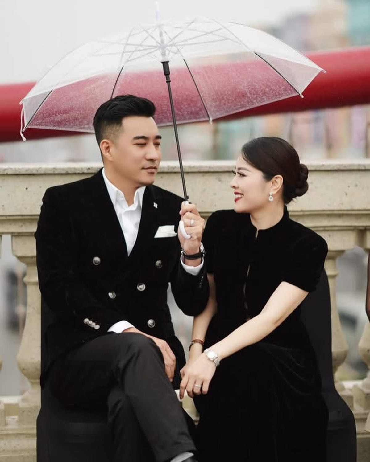 Trên trang cá nhân, nàng hot mom thường xuyên đăng tải những hình ảnh hạnh phúc, ngọt ngào bên người chồng hiện tại cùng những chia sẻ về hạnh phúc hôn nhân.