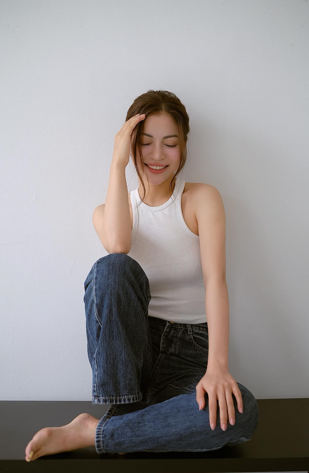 Nhật Lê hiện tại có lối sống khá kín tiếng, cô nàng ít khi chia sẻ chuyện cá nhân lên mạng xã hội.