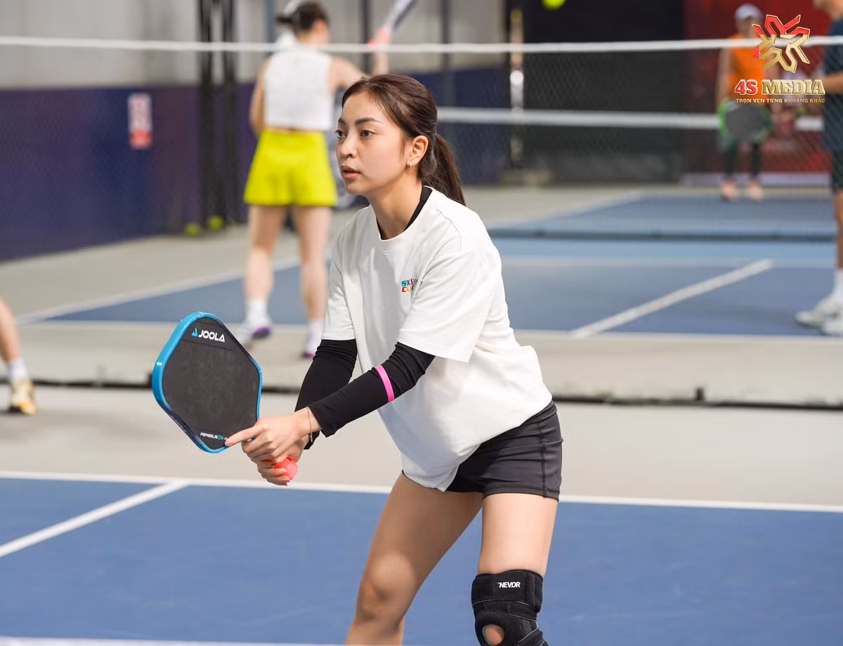 Hình ảnh cô chia sẻ khi tập luyện và thi đấu pickleball nhận được nhiều lượt yêu thích và bình luận tích cực.