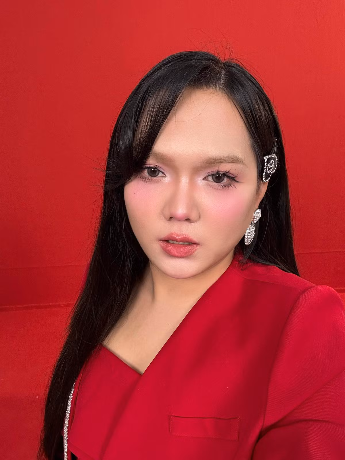 Việc hủy phiên livestream của Phạm Thoại được nhiều người ủng hộ, cho rằng đây là quyết định đúng đắn giữa "đầu sóng ngọn gió".