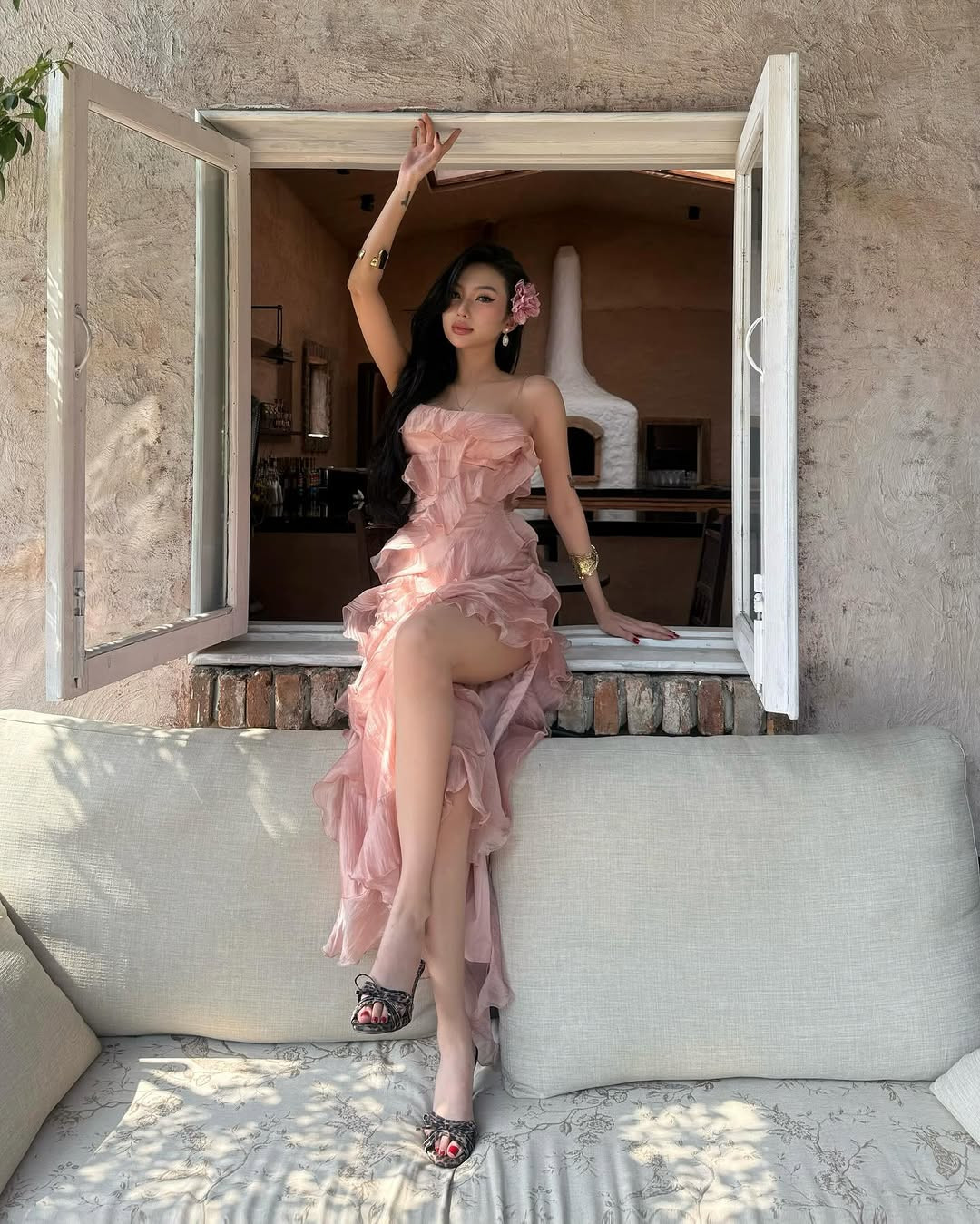 Dù vừa mới qua kỳ nghỉ Tết không lâu, trang cá nhân của Quỳnh Như đã bắt đầu cập nhật những hình ảnh với các thiết kế đậm chất mùa hè như bikini, maxi.