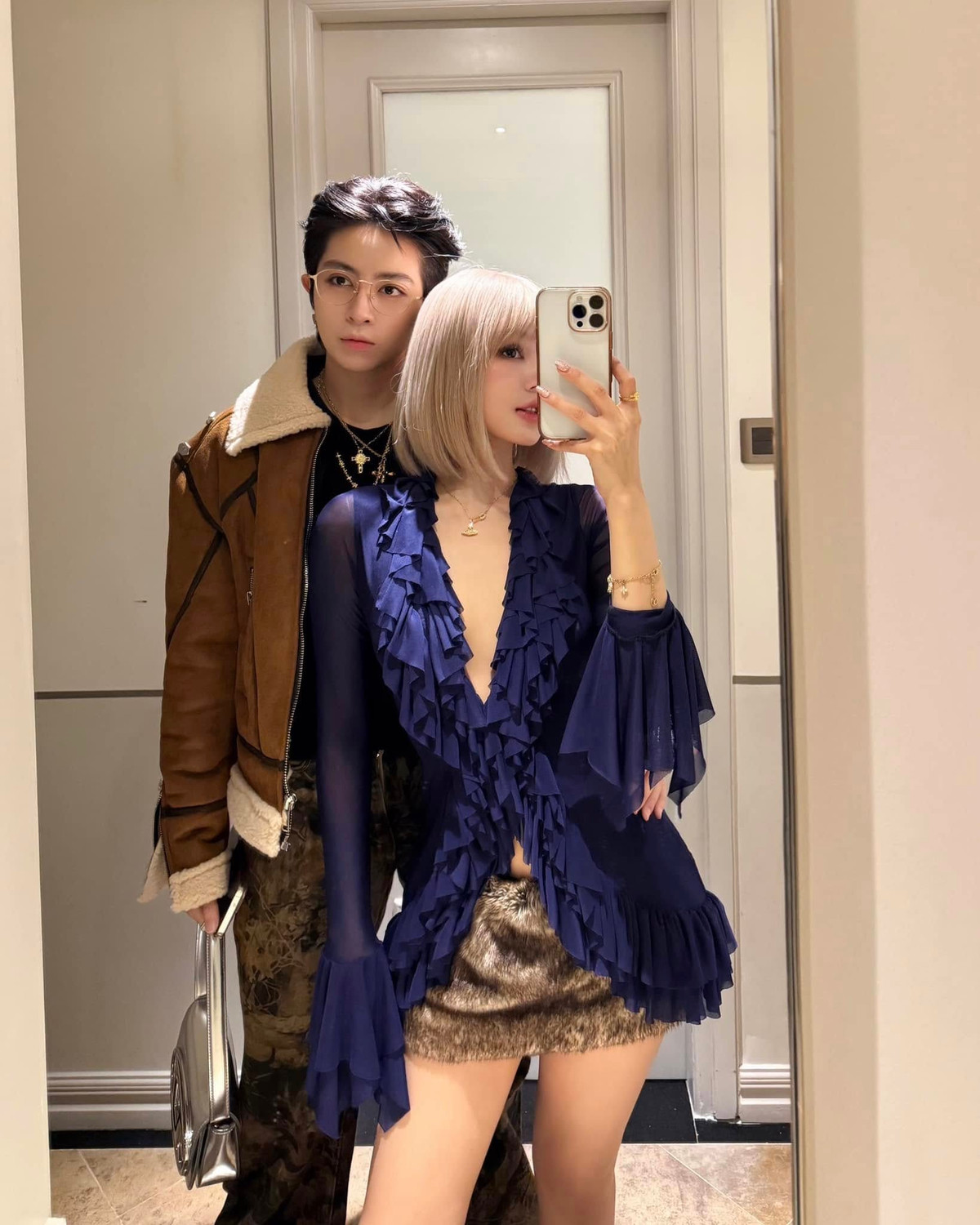 Trong vlog của Misthy, Xoài Non cũng tiết lộ nhiều đồ trang trí trong nhà là được Gil Lê tặng, điều này thể hiện mối quan hệ tình cảm gắn bó của cả hai.