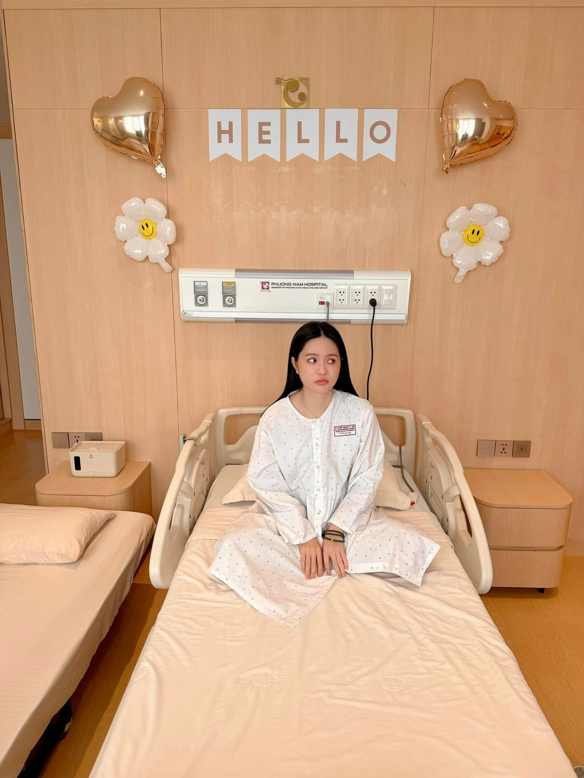 Trong loạt ảnh, Đoàn Di Băng đều thể hiện biểu cảm hờn dỗi, bất lực.