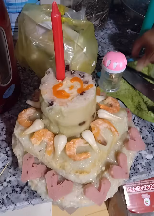 Nhà có gì thì tận dụng nấy thôi.