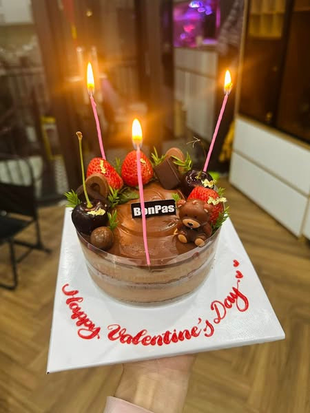 Ngày Valentine là dịp để mọi người bày tỏ tình cảm với nhau. Những món quà độc đáo và ý nghĩa sẽ giúp cho tình yêu thêm phần ngọt ngào và lãng mạn.