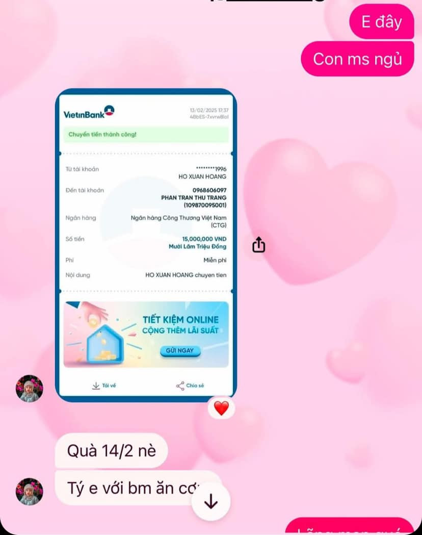 Nhiều anh chồng thì tặng vợ món quà thiết thực hơn, đó là chuyển khoản.