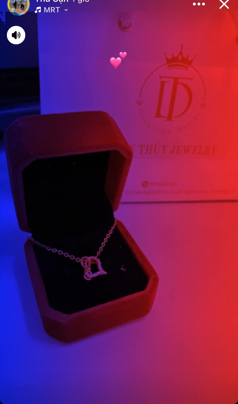 Đôi khi, trong ngày lễ tình nhân, chẳng cần những món quà đắt tiền mà quan trong nhất vẫn là món quà đó chứa đựng sự chân thành của người tặng.