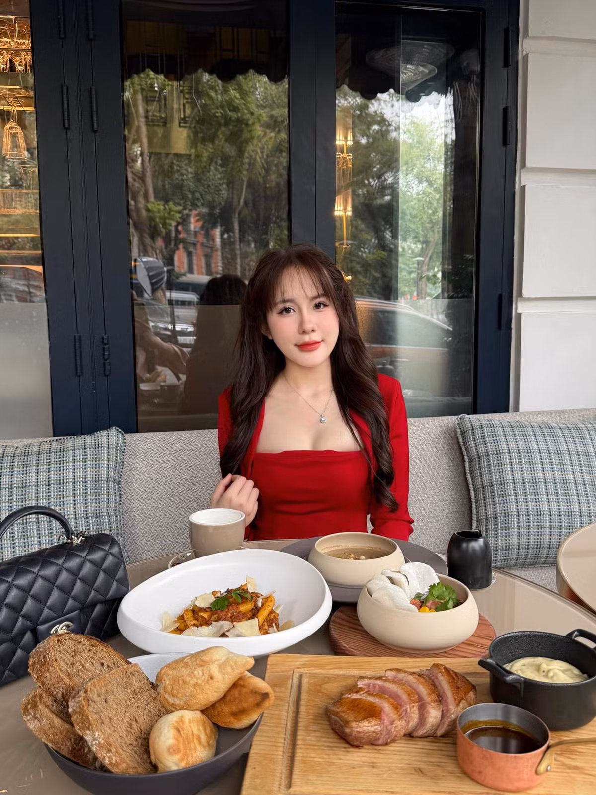 Trên trang cá nhân, cô nàng thường đăng tải những khoảnh khắc đời thường, cũng như khoảnh khắc thi đấu.