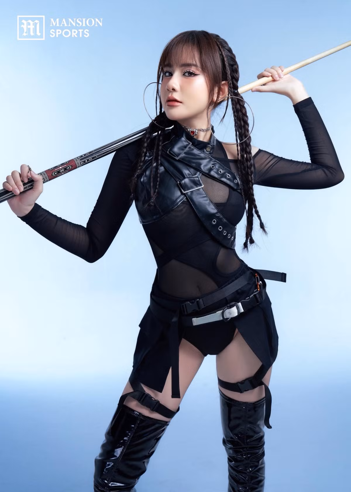 Lê Tuyết Anh có phong cách thời trang đa dạng, từ năng động, trẻ trung đến quyến rũ, gợi cảm.