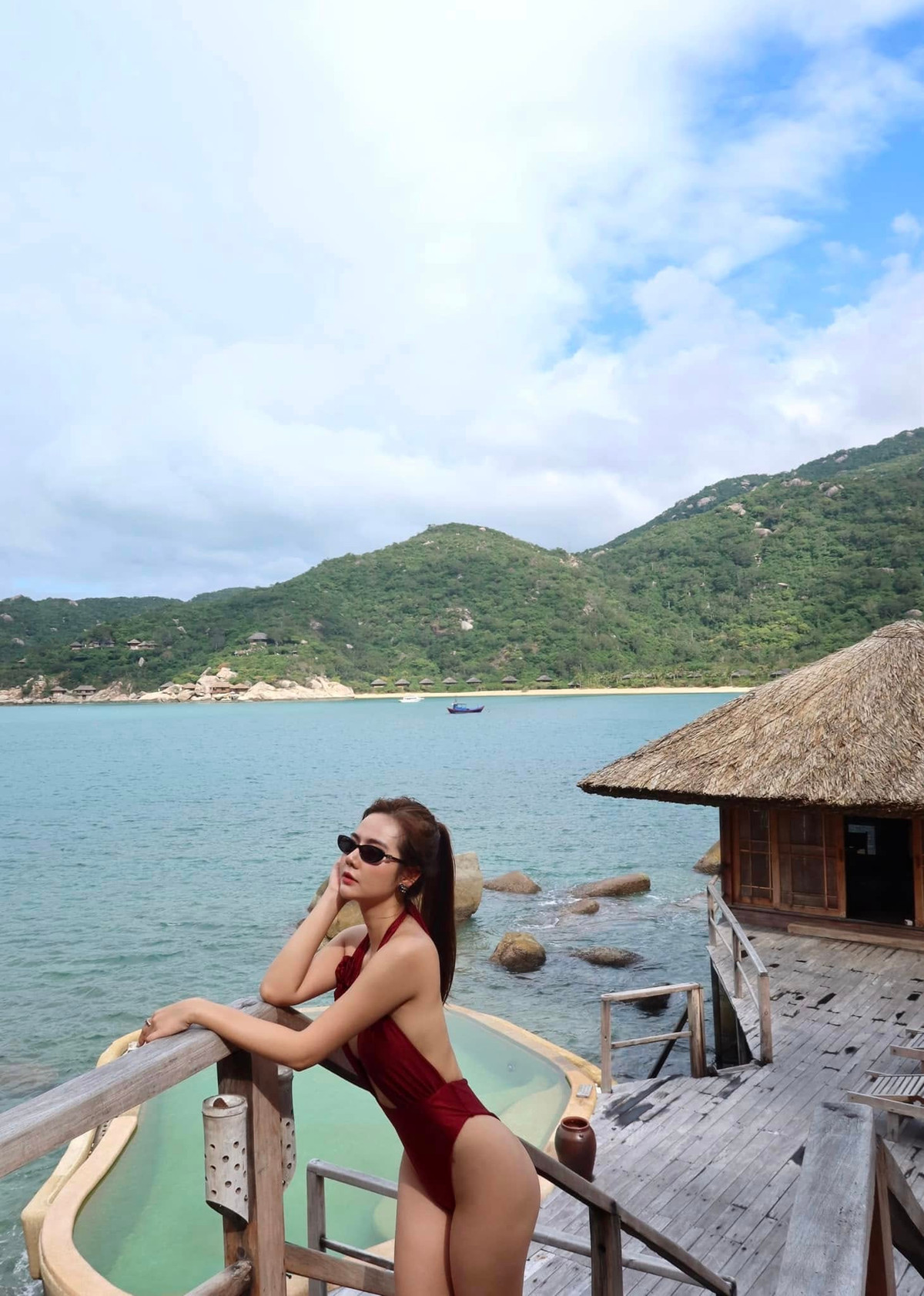 Dàn nghệ sĩ nổi tiếng đều xuýt xoa, thích thú trước loạt ảnh đầy táo bạo của Huyền Lizzie sau dịp Valentine. Mai Ngọc thốt lên: "Trời ơi! Mê quá!". Thuỳ Anh bối rối nói thêm: "Wow, không biết nói gì!".