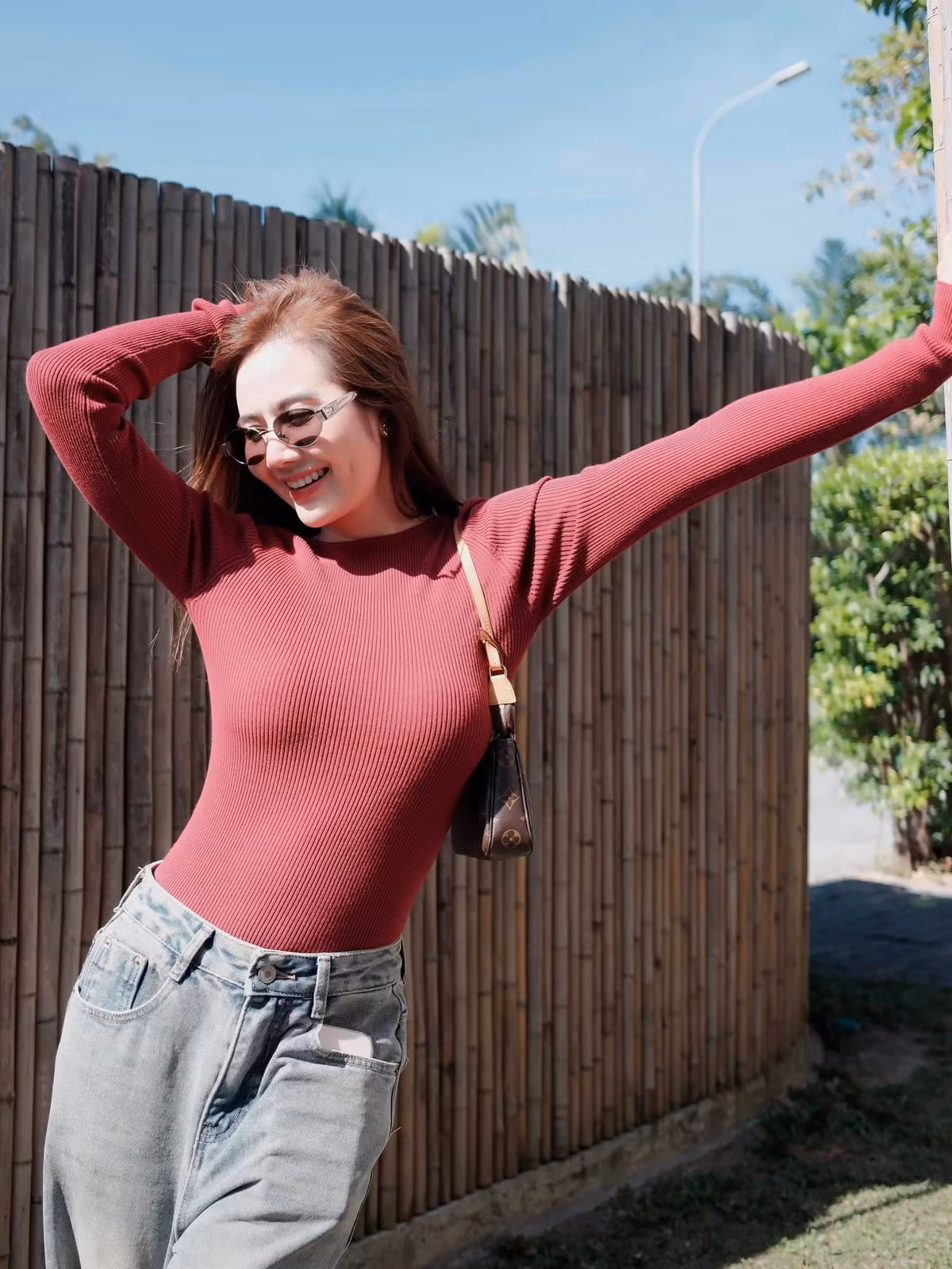 Nữ diễn viên sau đó vui vẻ, hào hứng cảm ơn từng người bằng cách trả lời bình luận.