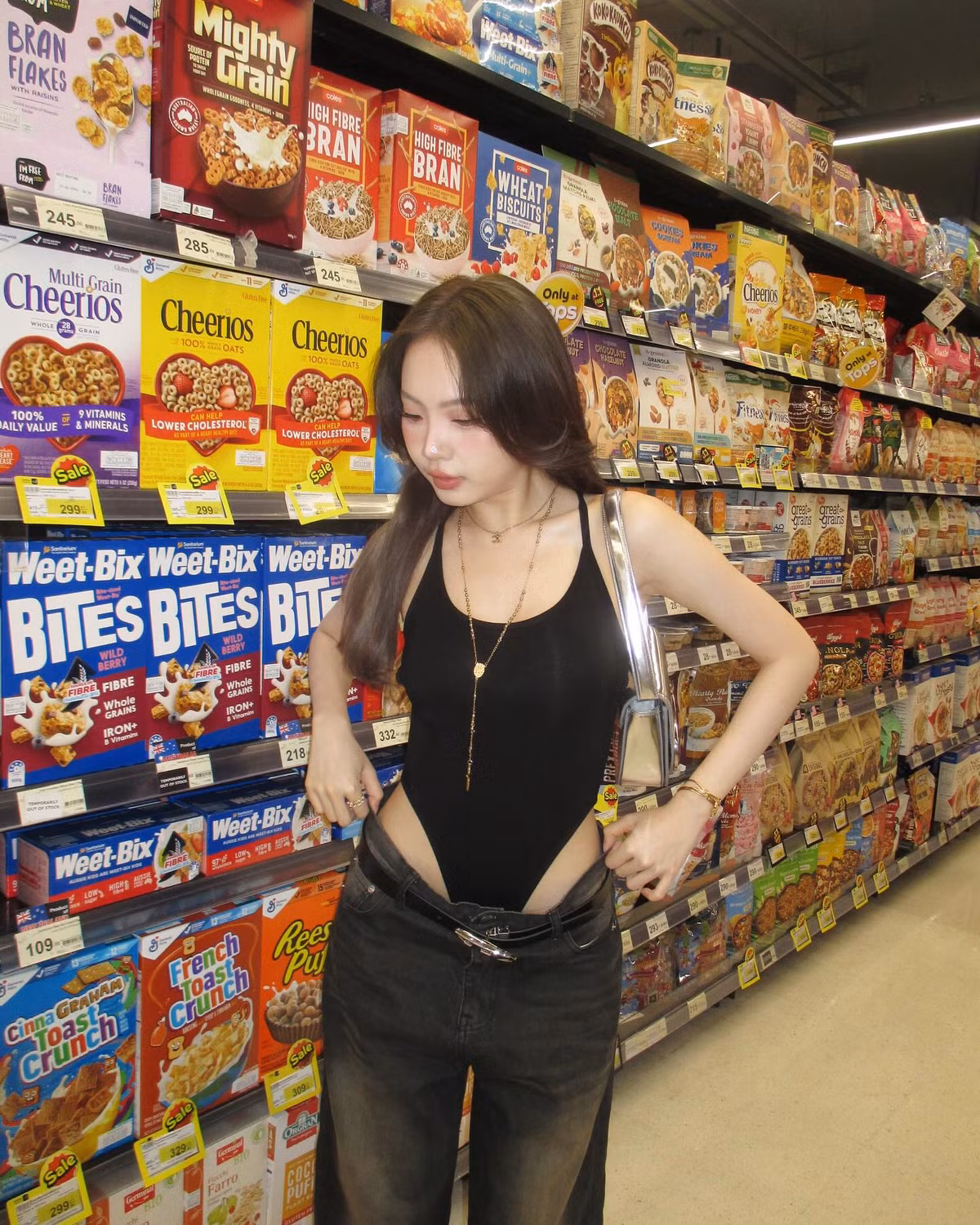 Những thiết kế ôm sát được nàng hot girl ưa diện.