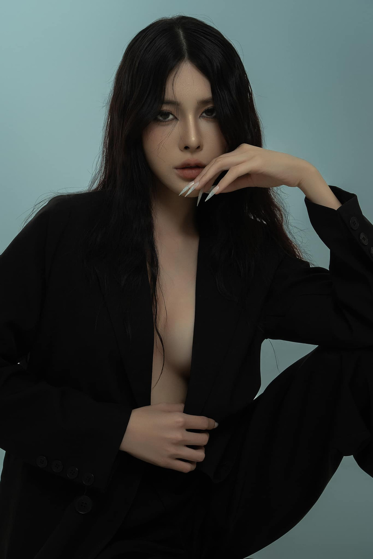 Trần Bích Hạnh được biết đến là một hot girl phòng gym với nhan sắc xinh đẹp và khả năng kinh doanh giỏi giang. Cô nàng hiện đang làm trong lĩnh vực thẩm mỹ, làm đẹp.